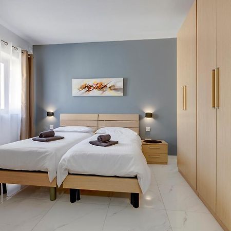Apartmán Chic 2Br Penthouse Steps From The Promenade Sliema Exteriér fotografie