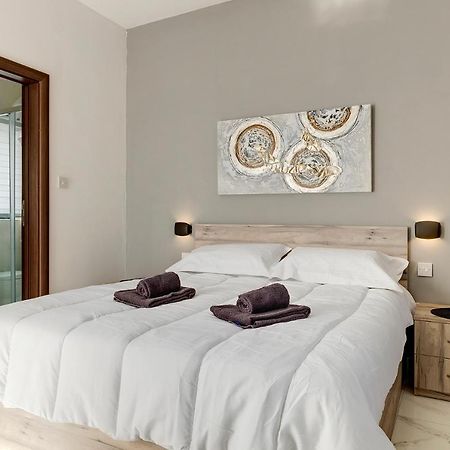 Apartmán Chic 2Br Penthouse Steps From The Promenade Sliema Exteriér fotografie