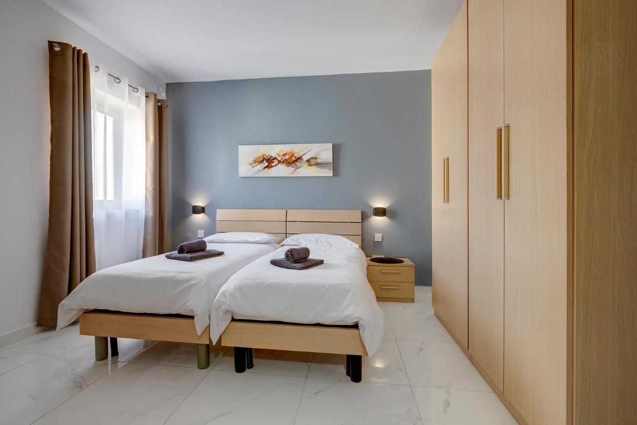 Apartmán Chic 2Br Penthouse Steps From The Promenade Sliema Exteriér fotografie