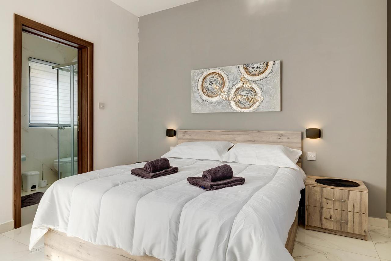 Apartmán Chic 2Br Penthouse Steps From The Promenade Sliema Exteriér fotografie