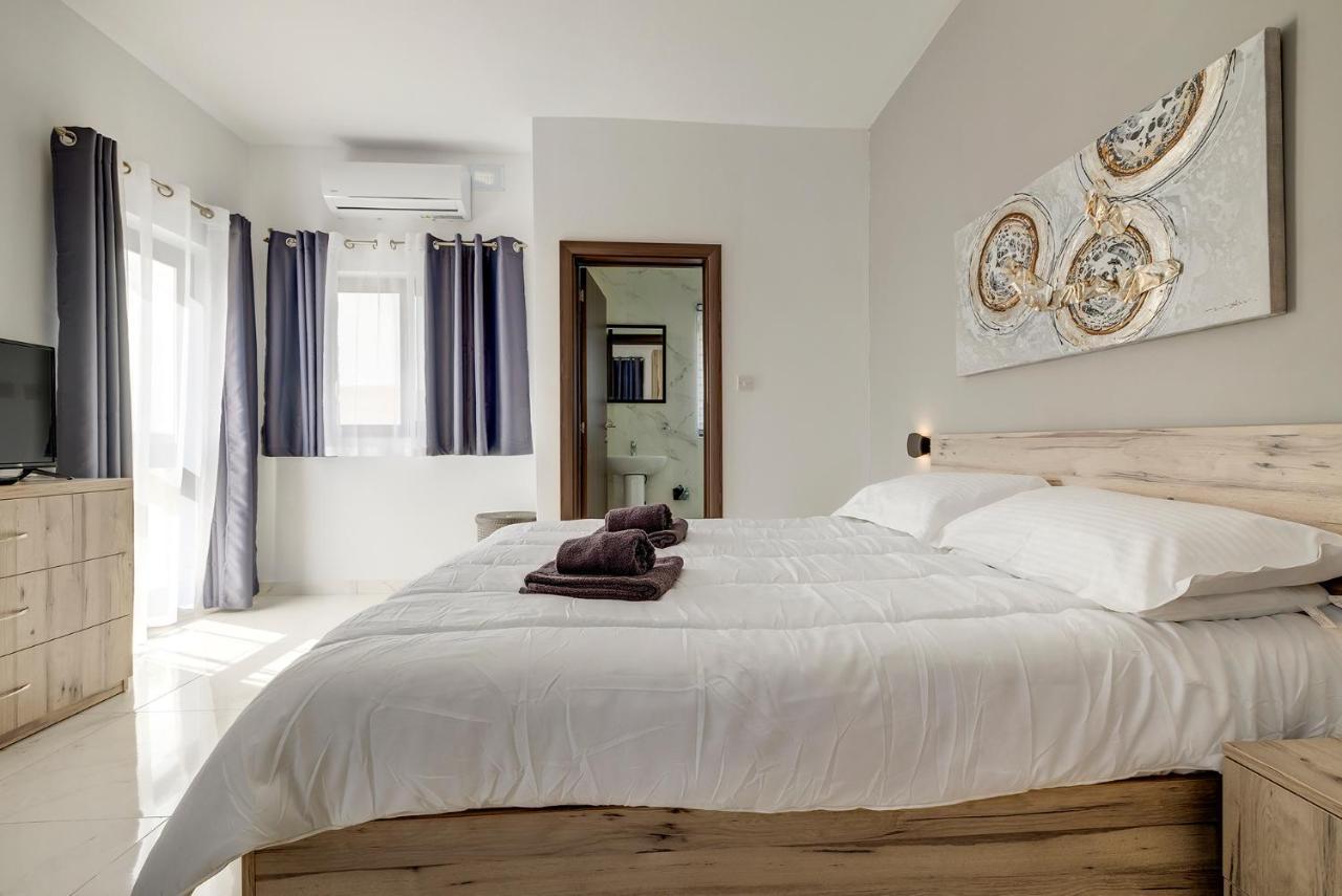Apartmán Chic 2Br Penthouse Steps From The Promenade Sliema Exteriér fotografie