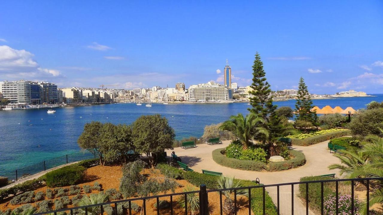 Apartmán Chic 2Br Penthouse Steps From The Promenade Sliema Exteriér fotografie