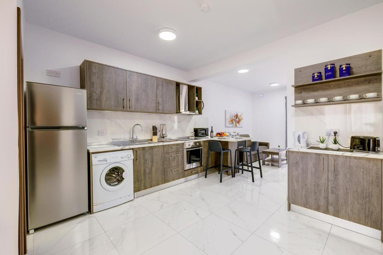 Apartmán Chic 2Br Penthouse Steps From The Promenade Sliema Exteriér fotografie