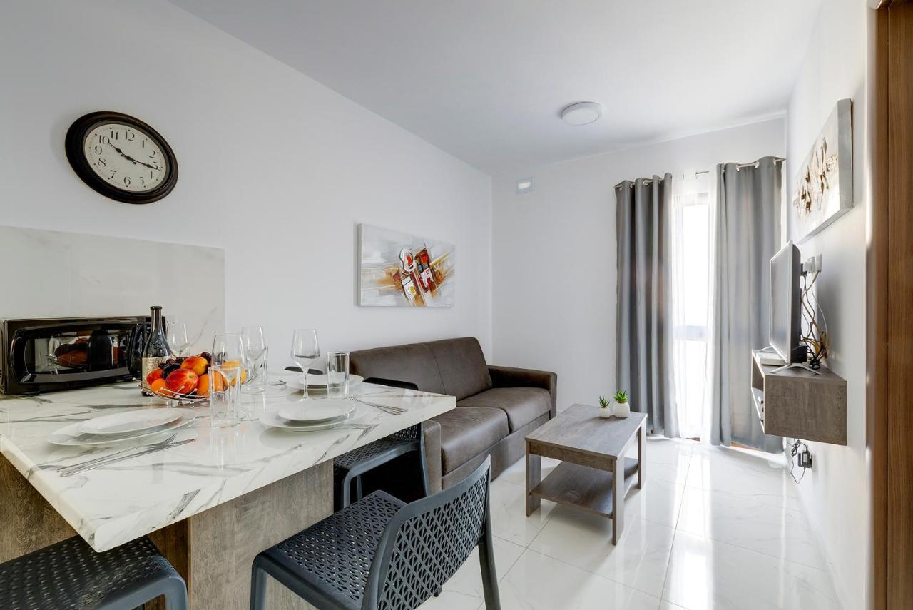 Apartmán Chic 2Br Penthouse Steps From The Promenade Sliema Exteriér fotografie