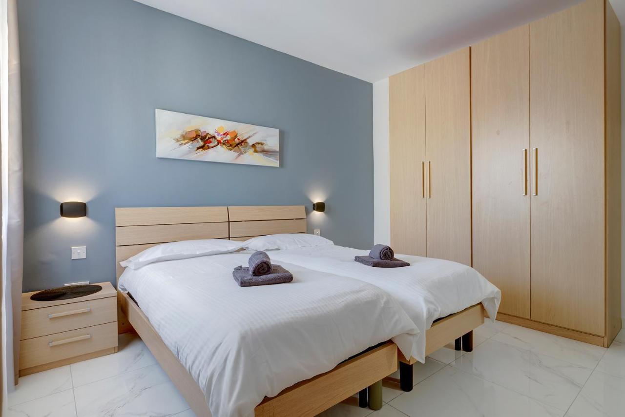 Apartmán Chic 2Br Penthouse Steps From The Promenade Sliema Exteriér fotografie